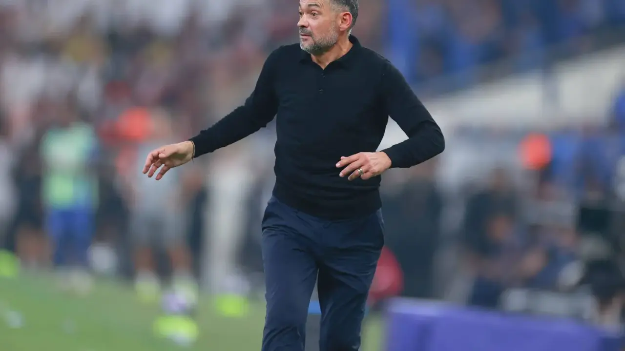 اتحاد جدة يقيل المدرب كونسيساو