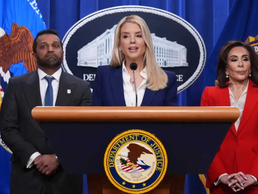ترامب يقيل وزيرة العدل بسبب قضية إبستين