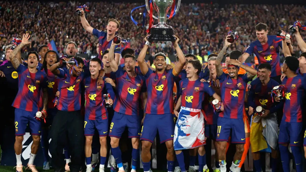 برشلونة يحسم الكلاسيكو ويتوج بلقب الليغا