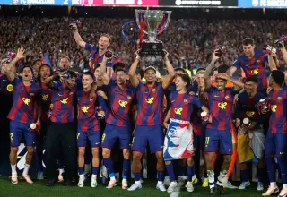 برشلونة يحسم الكلاسيكو ويتوج بلقب الليغا