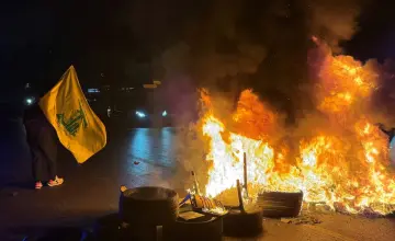 مناصرون لحزب الله يقطعون طريقا في بيروت احتجاجا على الاتفاق مع إسرائيل