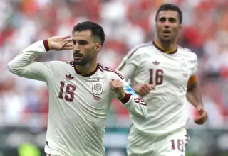 اسبانيا تتصدر مجموعتها بالفوز على اوروغواي