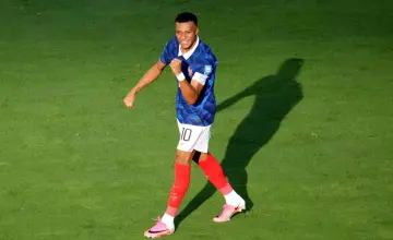 مبابي يقود فرنسا للتأهل في المونديال