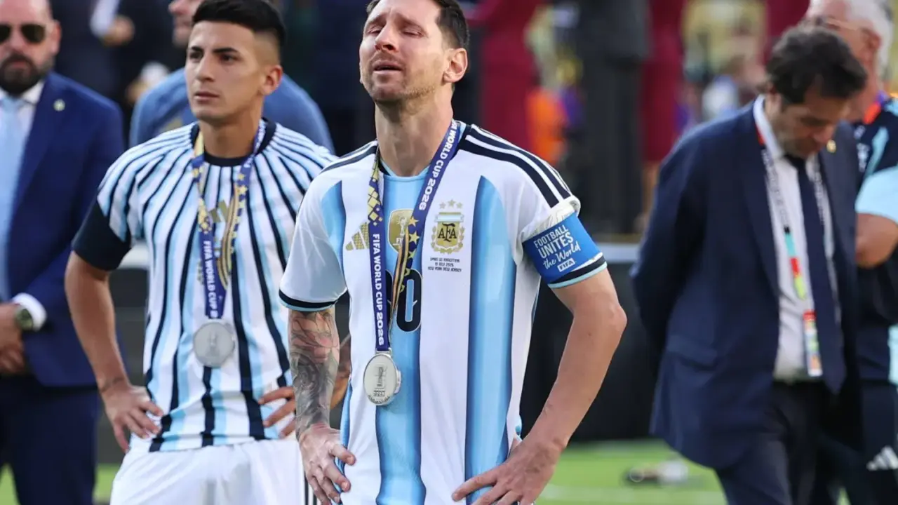 ميسي ينهار بالبكاء بعد ضياع لقب المونديال