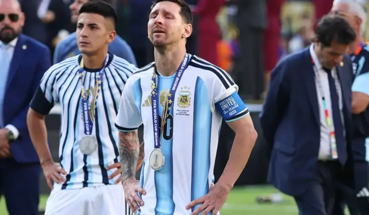 ميسي ينهار بالبكاء بعد ضياع لقب المونديال