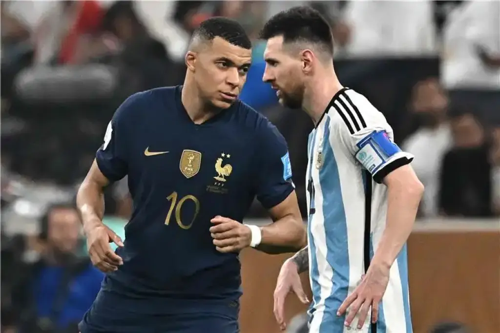 مبابي: ميسي لاعب لا يصدق