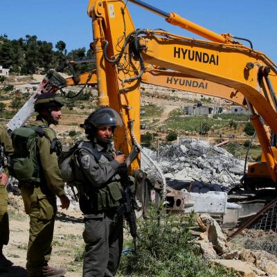 الاحتلال يهدم منشات سكنية شمال القدس