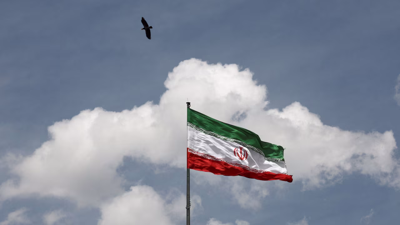 إسرائيل تقصف مجمعا للبتروكيماويات في إيران