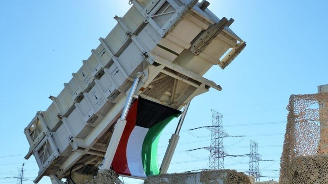 الدفاعات الجوية الكويتية تتصدى لهجمات صاروخية ومسيرات