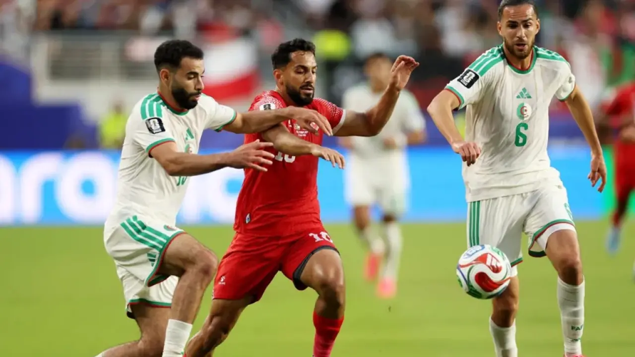 الجزائر تفوز في "ديربي" العرب على الأردن