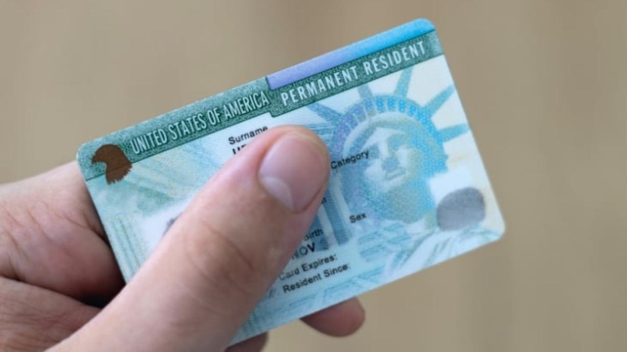 إدارة ترامب تتراجع عن إلزام الساعين لإقامة دائمة تقديم طلباتهم في بلدانهم