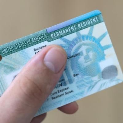 إدارة ترامب تتراجع عن إلزام الساعين لإقامة دائمة تقديم طلباتهم في بلدانهم