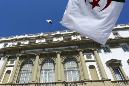بسبب إيبولا.. الجزائر تعزز إجراءاتها الصحية في المعابر والمطارات