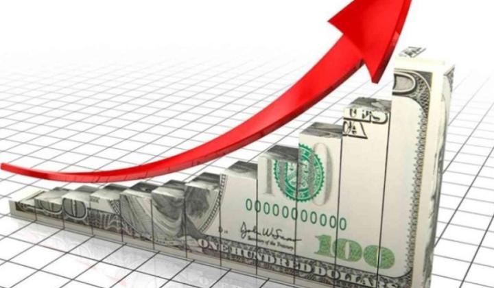 الدولار يحافظ على مكاسبه مع توقعات رفع أسعار الفائدة