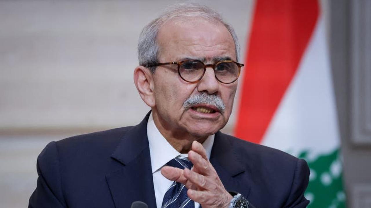 نواف سلام: إسرائيل تسيطر على 68 موقعاً بجنوب لبنان