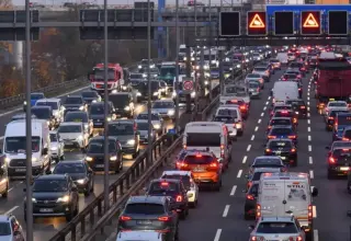 مظاهرة مناهضة للزحام في طريق جبال الألب بين النمسا وإيطاليا