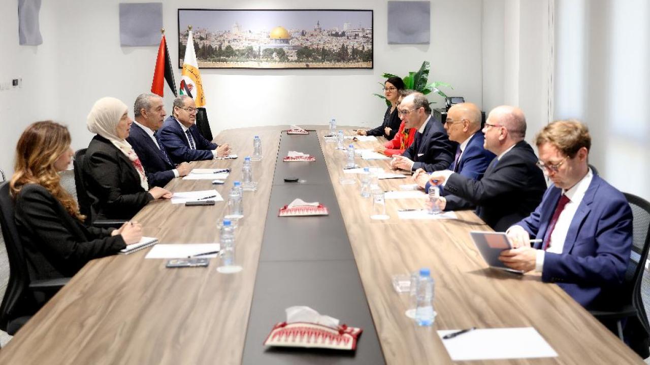 الشيخ يبحث مع وفد رسمي من الخارجية الألمانية آخر التطورات