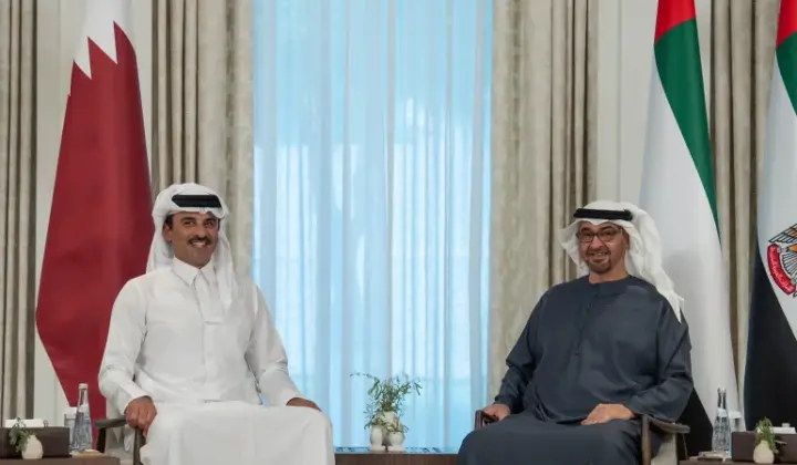 الأمير تميم يبحث مع رئيس الإمارات التنسيق المشترك لدعم أمن الإقليم