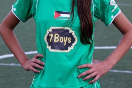 الشرطة الإسرائيلية تمدّد اعتقال لاعبة في المنتخب الفلسطيني لكرة القدم