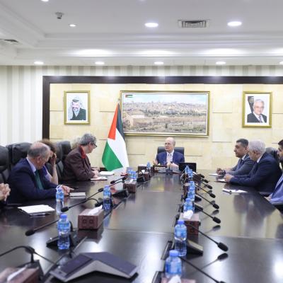 رئيس الوزراء الفلسطيني يلتقي وفدًا برلمانيًا يضم ممثلين عن 3 أحزاب بريطانية
