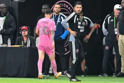 "ميسي".. هل يغيب عن افتتاح كأس العالم