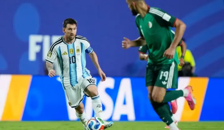 ميسي يكشف عن سر بكائه بعد إحرازه الهدف الأول في مرمى الجزائر