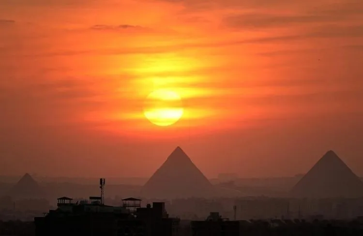 مصر ترد بقوة على الادعاءات الإسرائيلية بشأن بناء اليهود للأهرامات