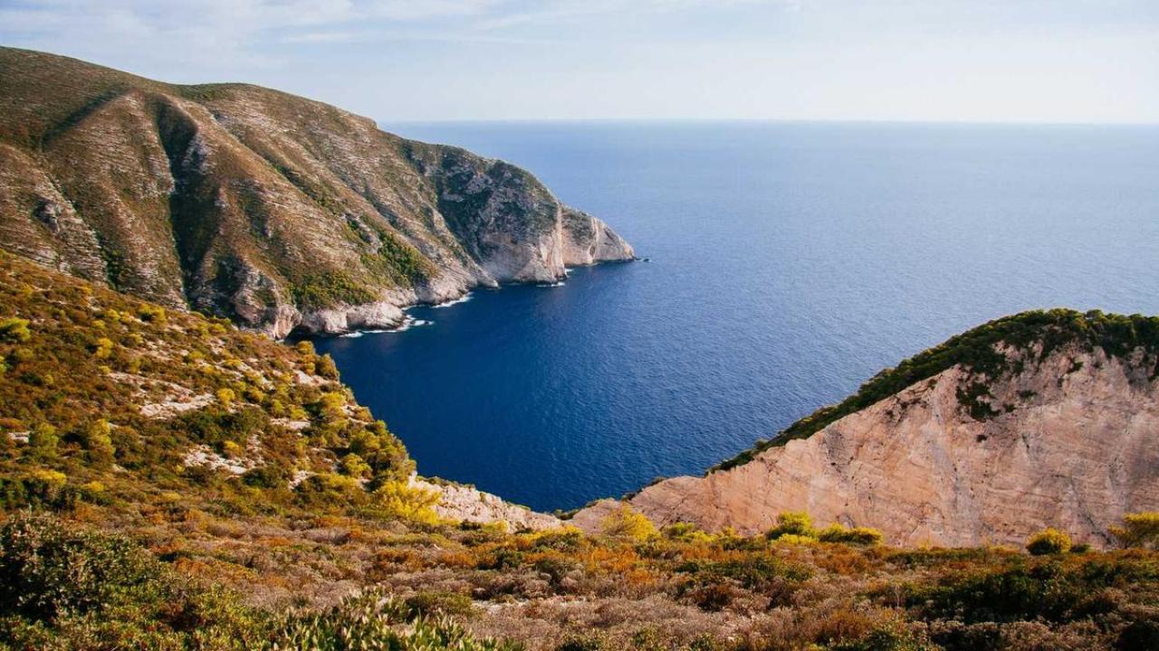 حديث الساعة: ماذا يحدث الآن؟ 834