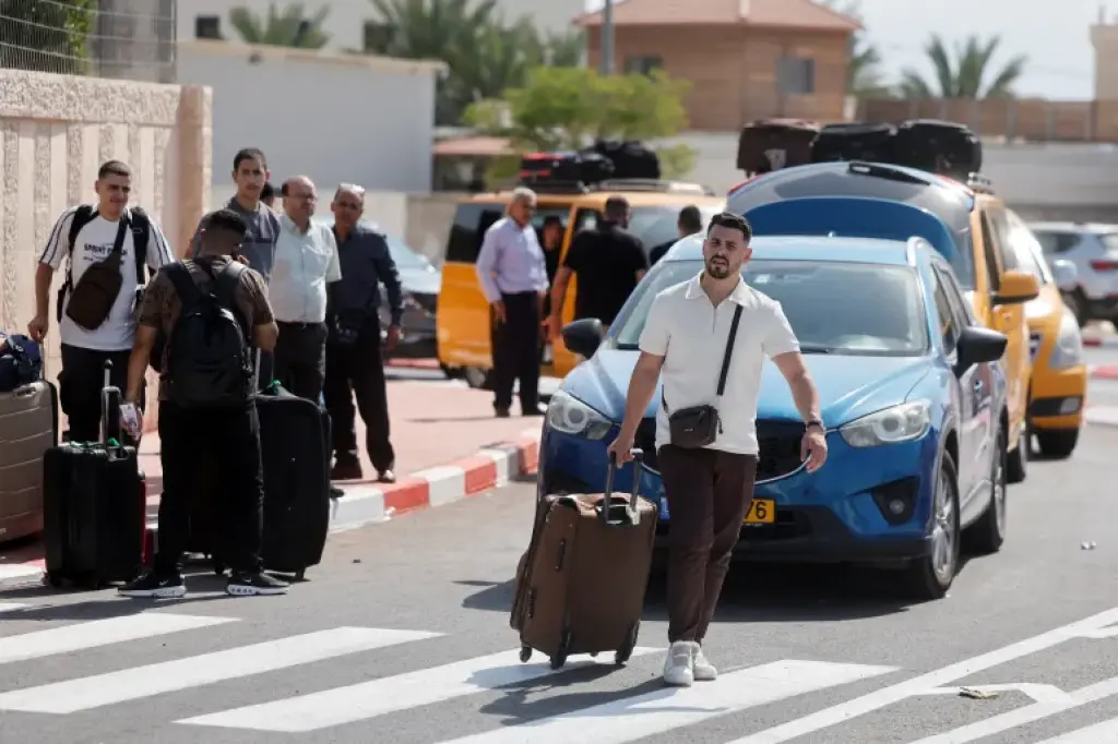 معبر الكرامة يعمل اليوم لساعات فقط وحركة العودة للحجاج فقط