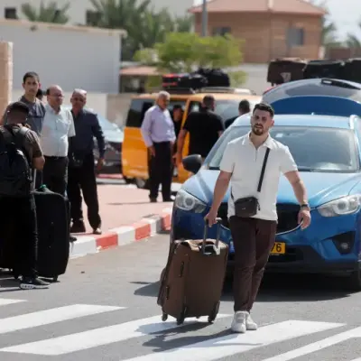 معبر الكرامة يعمل اليوم لساعات فقط وحركة العودة للحجاج فقط