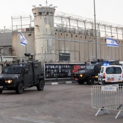 "العليا الإسرائيلية" تلغي حظر زيارات الصليب الأحمر للأسرى الفلسطينيين