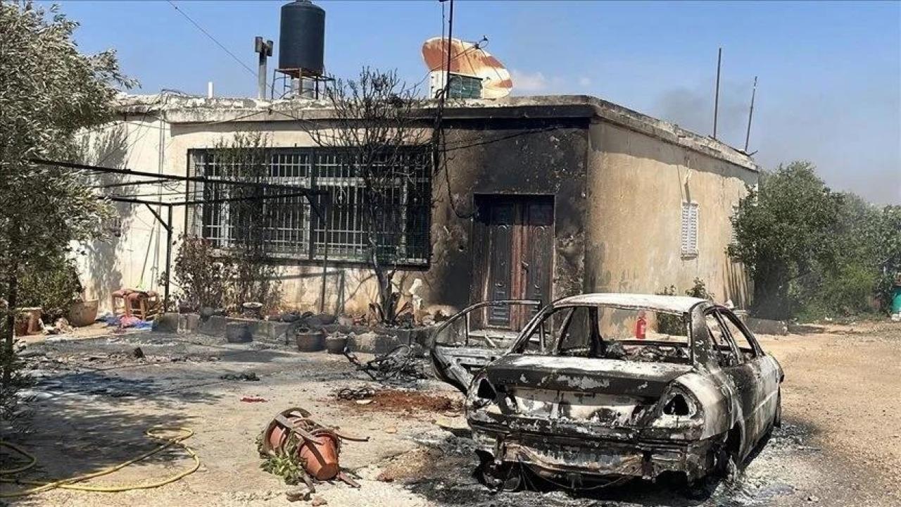 مستوطنون إسرائيليون يحرقون مركبة فلسطينية في هجوم بنابلس